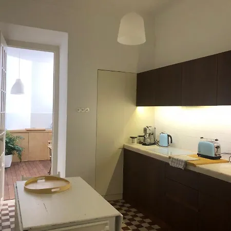 Rua Tenente Campos Rego, Ground Floor