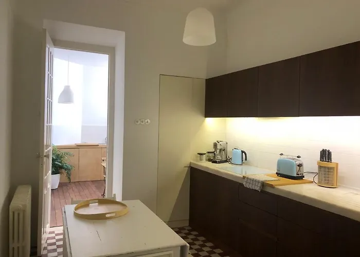 Rua Tenente Campos Rego, Ground Floor